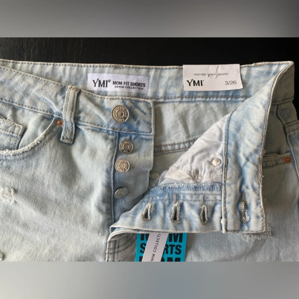 YMI High Rise Mom Fit Shorts Distressed‎ Denim 100% Cotton Light Wash Size 3/26